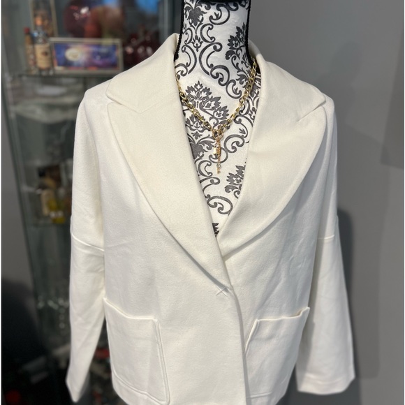 NWT Chico’s white blazer. - Picture 3 of 6